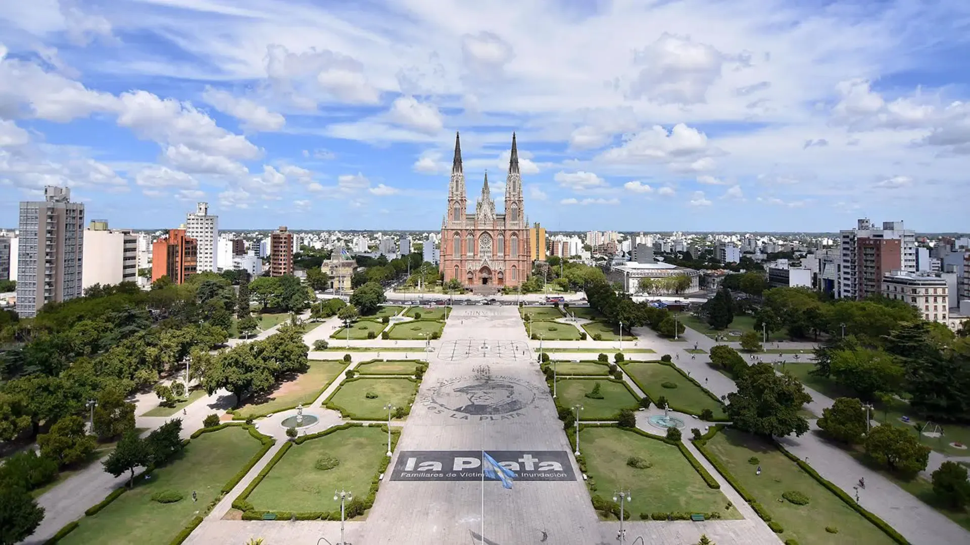 Vista aérea de Plaza Moreno y el centro de La Plata